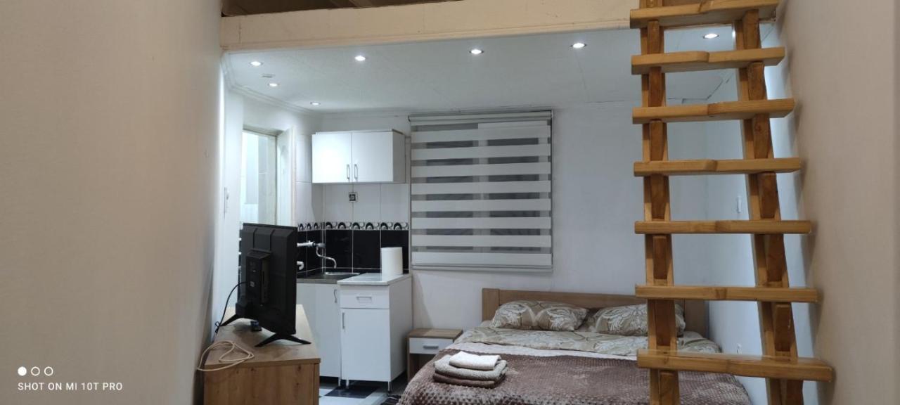 Small Apartment Private Bathroom Strong Wi-Fi Beograd Eksteriør bilde